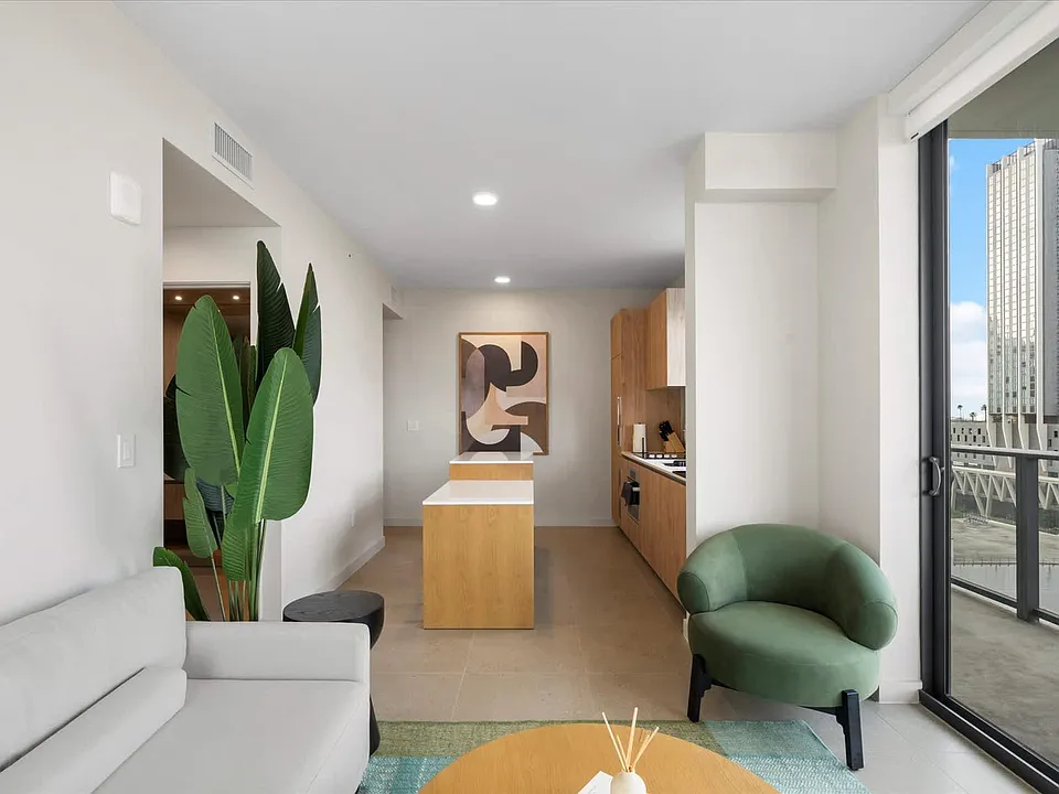 11 NE 6th St #15-ID1380028P