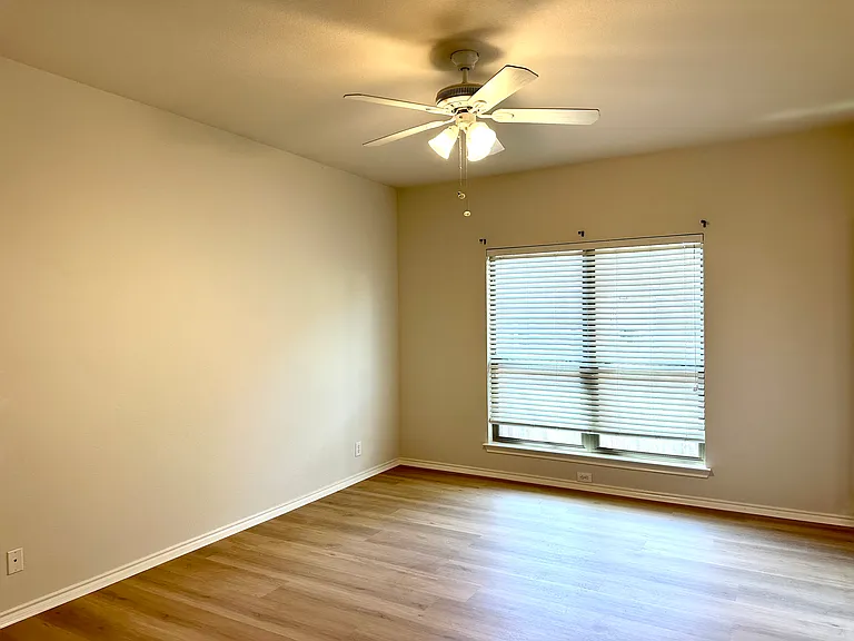 6214 Pecan Tree — Photo 3