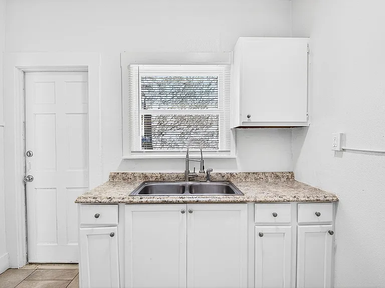 1074 Obispo Ave — Photo 9