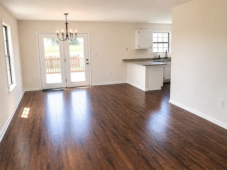 50 Carriage House Dr — Photo 3
