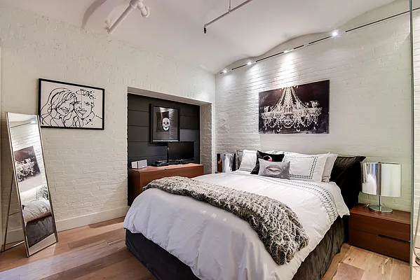 Sold by Compass | media 6