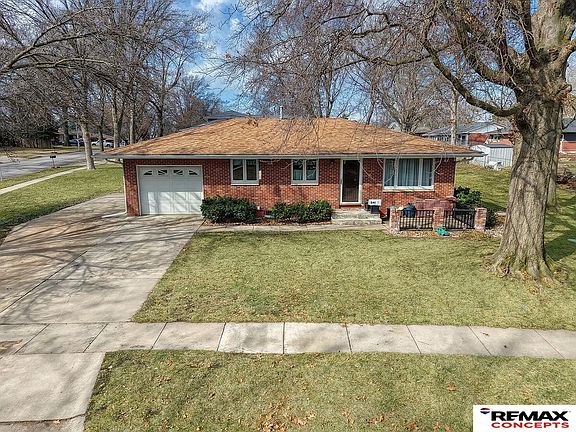 2nd image of 841 Aspen Ln