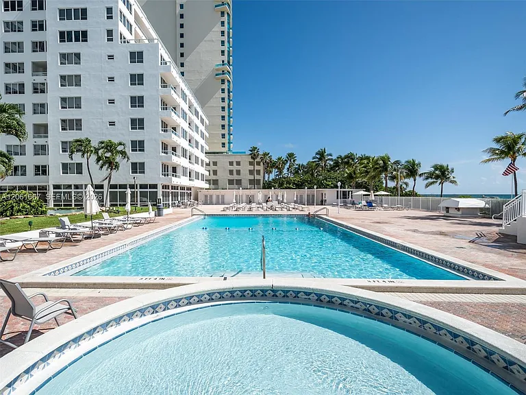 5005 Collins Ave #1506 — Photo 26