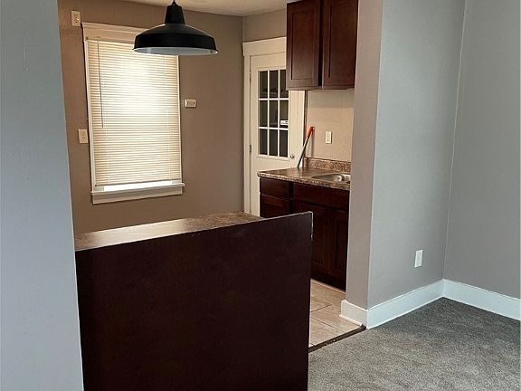 4th image of 7908 Vineyard Ave