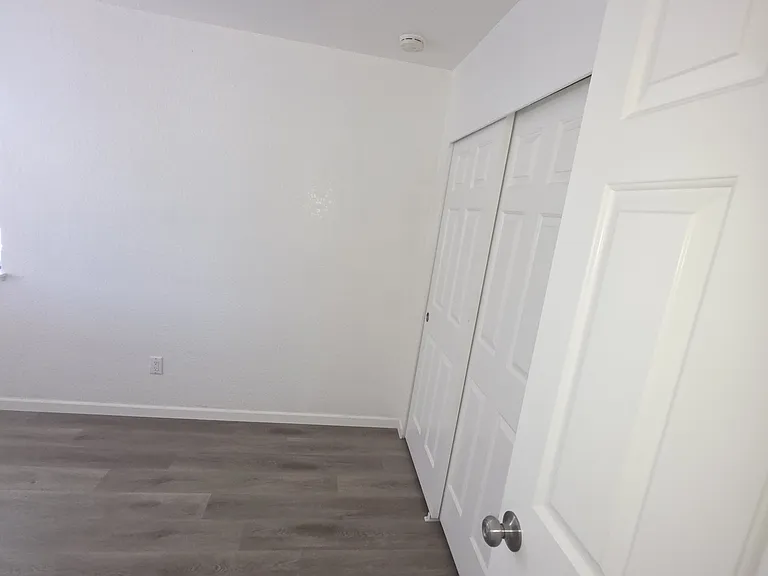1943 Glen Ridge Dr — Photo 6