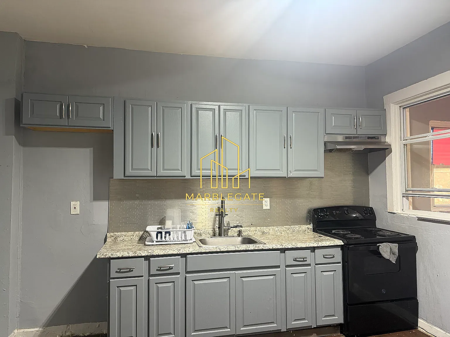 4 bed, $2,550 — Photo 1