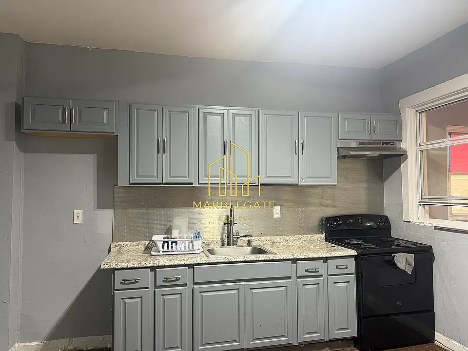 74 Baldwin Ave #11