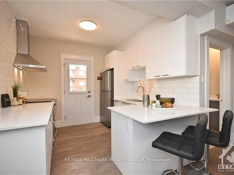 375 Mackay St #2 — Photo 11