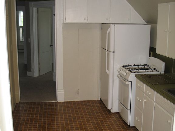 3rd image of 112 Plum St
