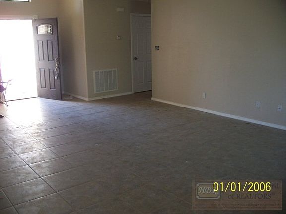 5th image of 410 Villas Soleadas St