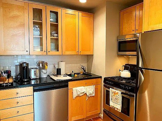 5th image of 10 Gramercy Park S APT 3R