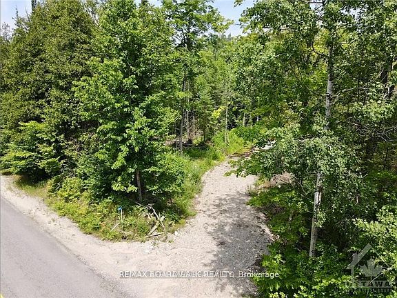 3rd image of 1385 Sheridan Rapids Rd