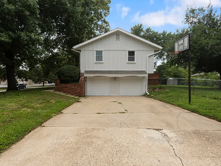 7115 Robin Ln — Photo 3