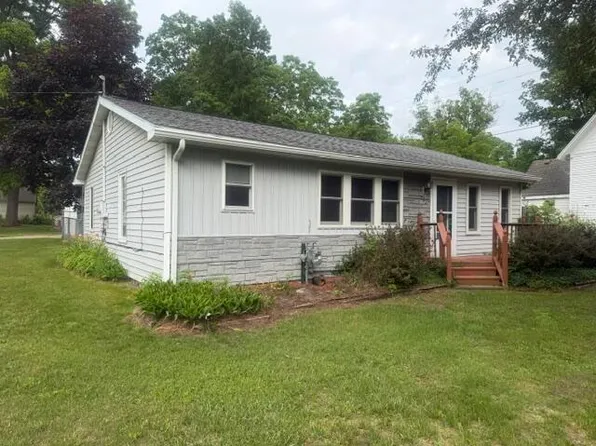 202 S Clay St, Newaygo, MI 49337