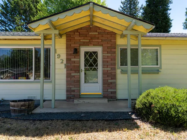 1921 Regina Way, Grants Pass, OR 97527