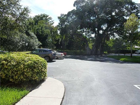 3rd image of 804 Cypress Grove Ln APT 101
