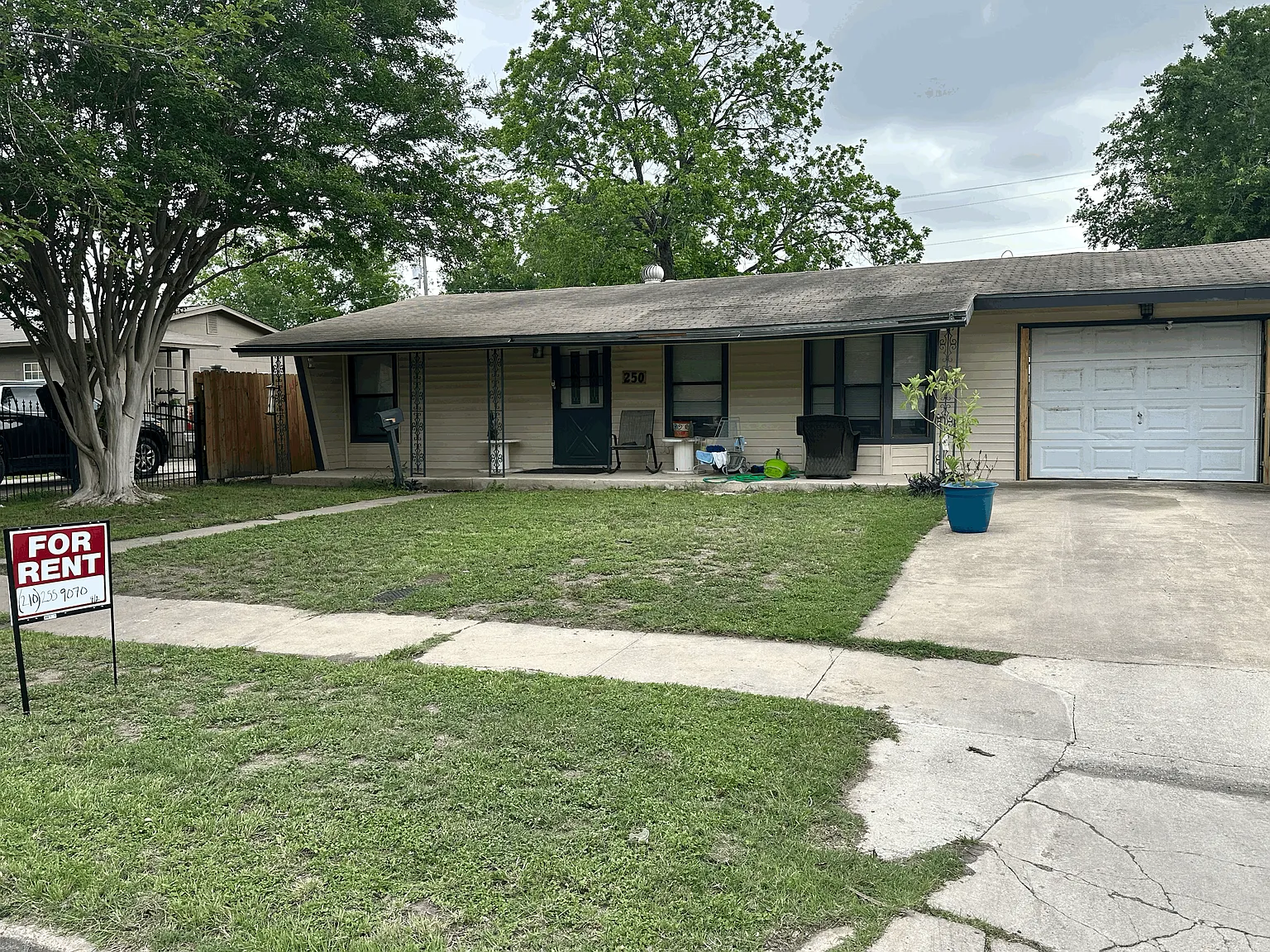 4 bed, 2.0 bath, 1450 sqft, $1,600 — Photo 1