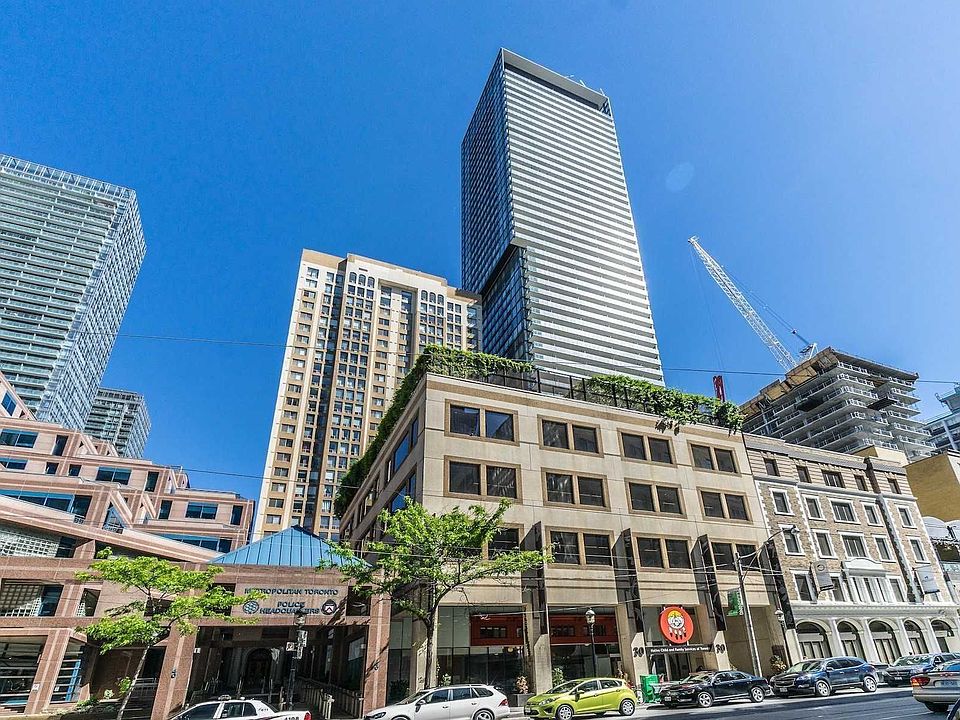 1st image of 15 Grenville St #803
