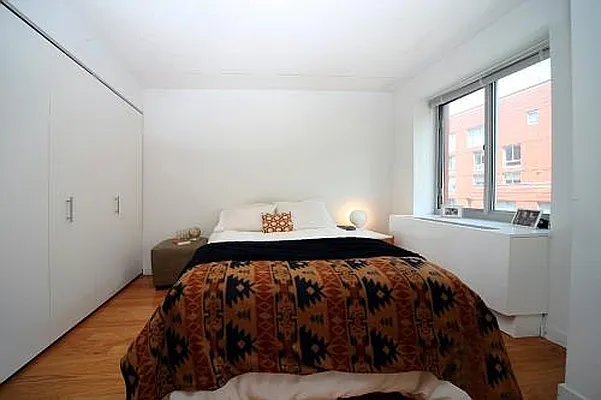 Rented by Bank Neary | media 7