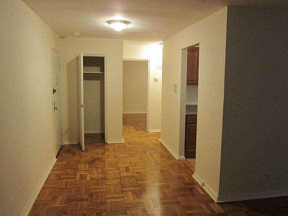 3rd image of 560 Warburton Ave APT 1A