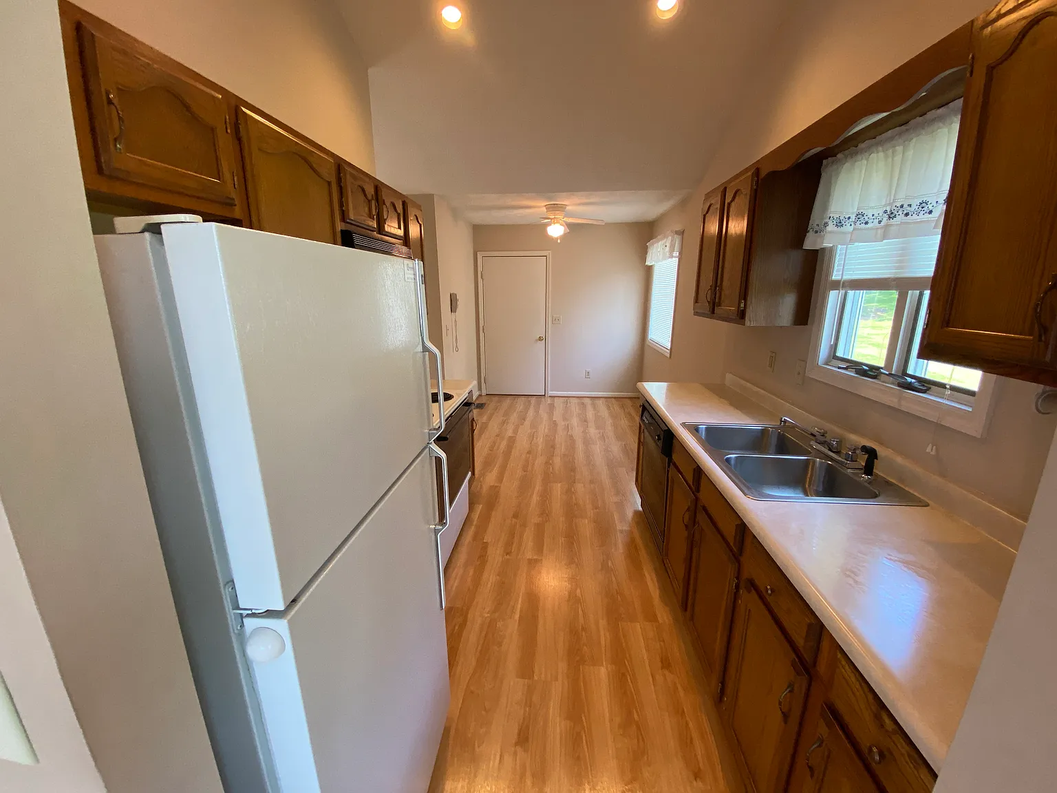 2 bed, 2.5 bath, 1473 sqft, $1,500 — Photo 3