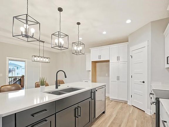 4th image of 7833 Nicole Ln