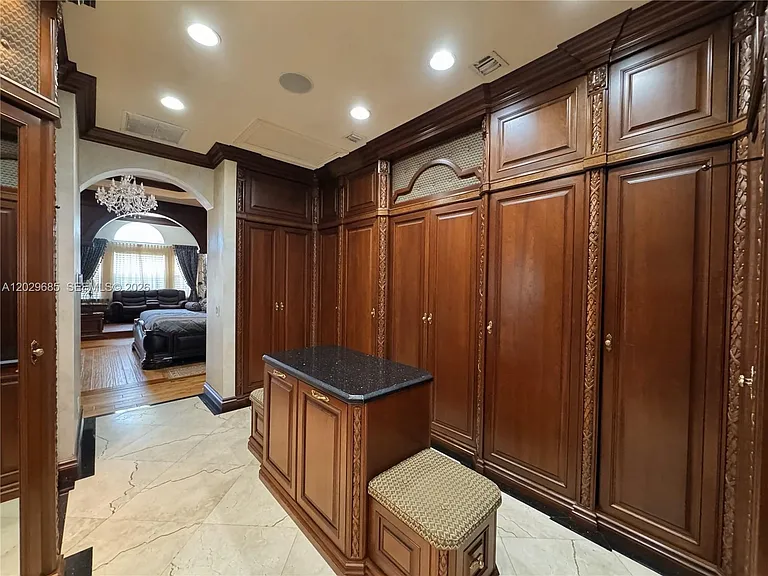 10445 Canterbury Ct — Photo 65