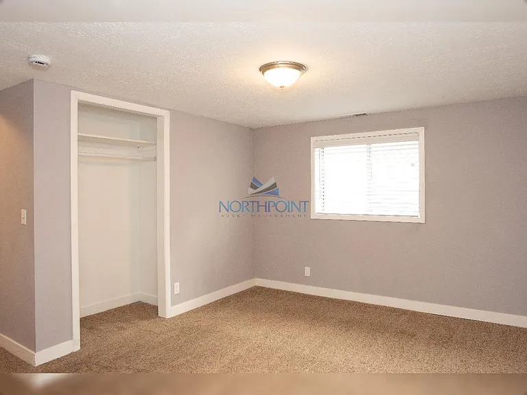 Bright & Open 2 bed 2 bath — Photo 26