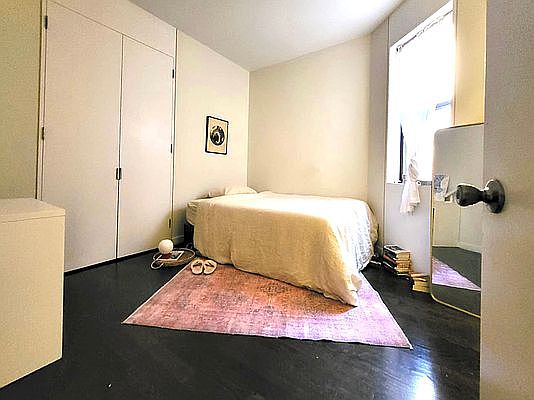 4th image of 75 W 71st St APT 2D