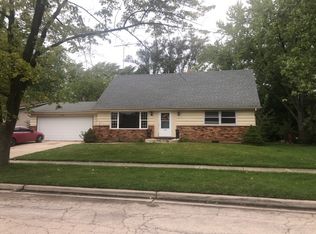 1200 Fairwood Dr, Elgin, IL