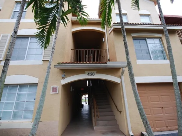 4180 San Marino Blvd APT 301, West Palm Beach, FL 33409