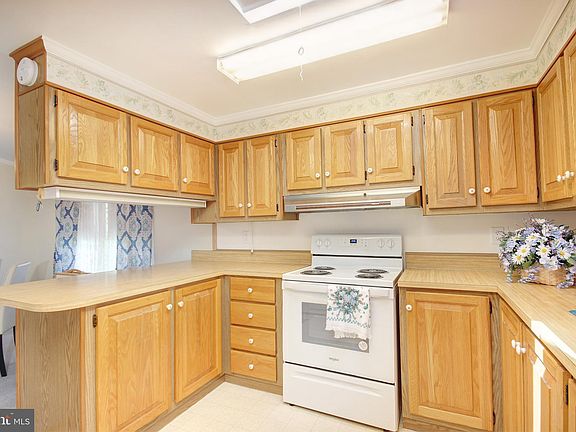 5th image of 48 Park Ln