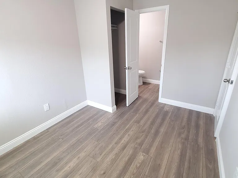 220 36th St #3 — Photo 6