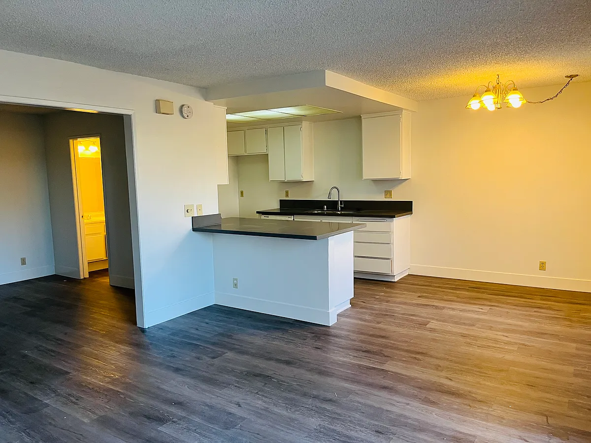 Building Photo - 1200 S Sharon Cir #5
