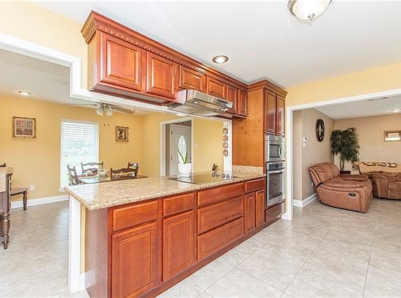 5th image of 339 Somerset St
