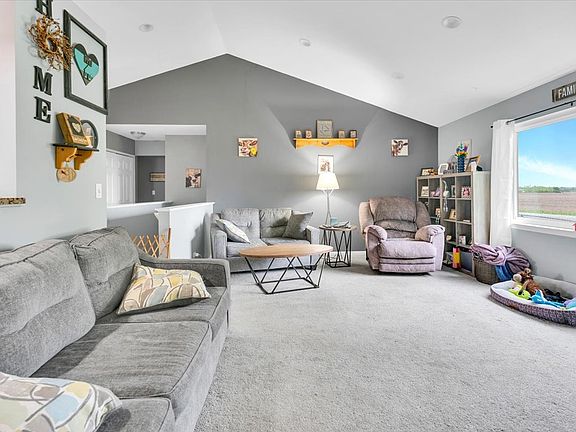 4th image of 523 Iona Ln