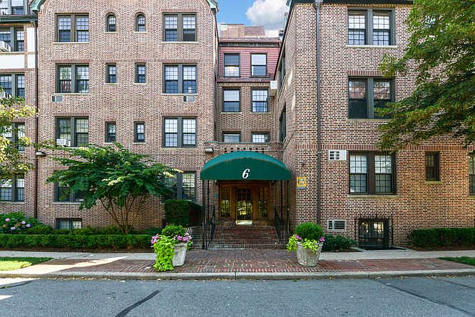 1st image of 6 Burns St APT 27