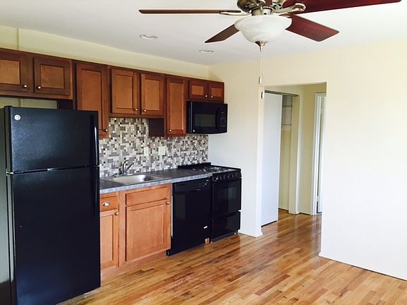 2nd image of 558 Lowell Ave APT 6