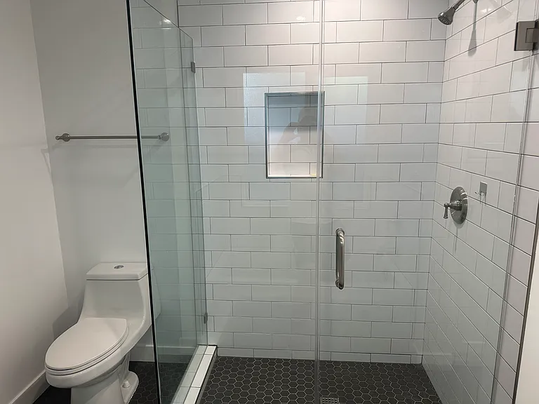 2924 S Bentley Ave — Photo 4