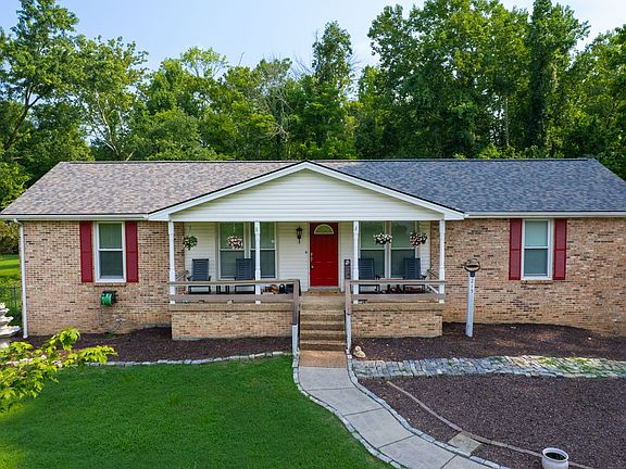 3rd image of 215 Maple Way