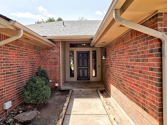 3rd image of 418 Edwards Dr