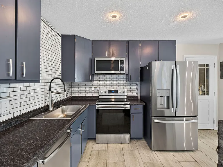 906 Vandora Ave — Photo 3