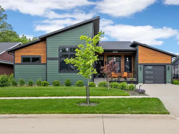 2858 Buckle Down Cir, Iowa City, IA 52245