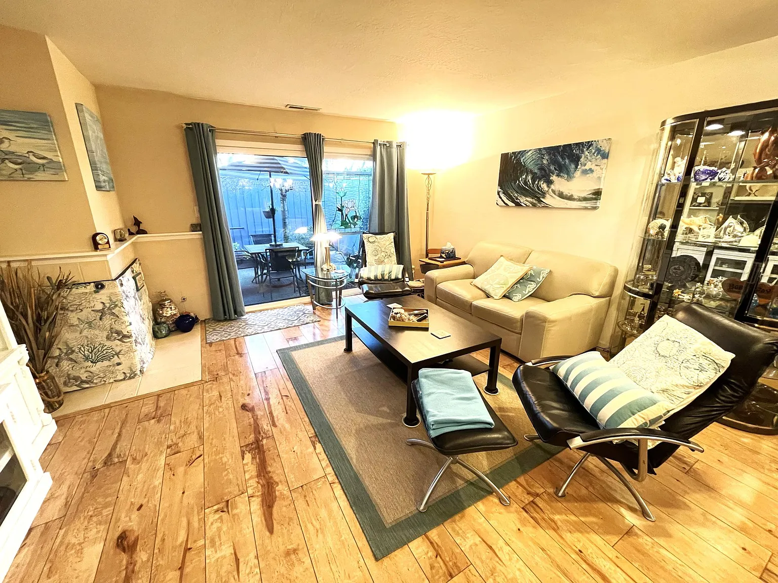 2 bed, 2.5 bath, 1168 sqft, $3,600 — Photo 3