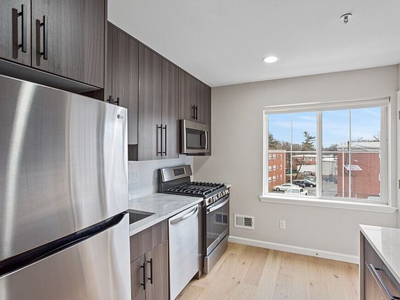 3rd image of 523 Bloomfield Ave #2E