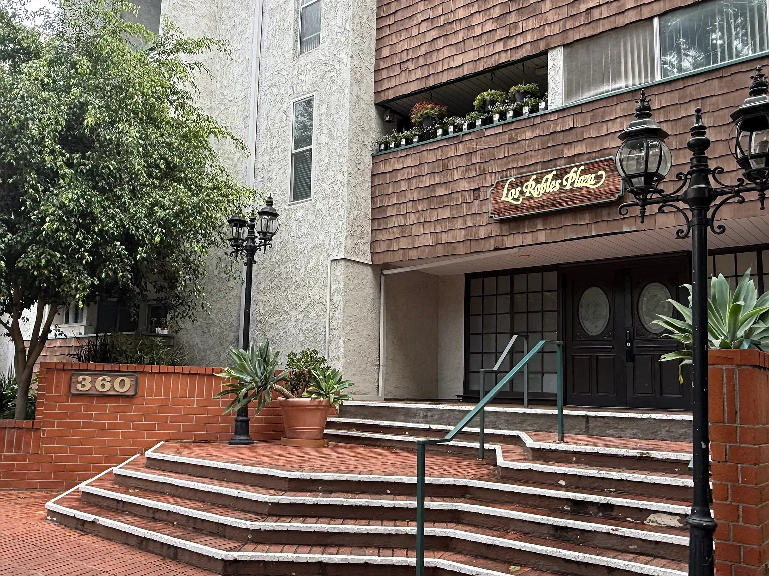 360 S Euclid Ave — Photo 3