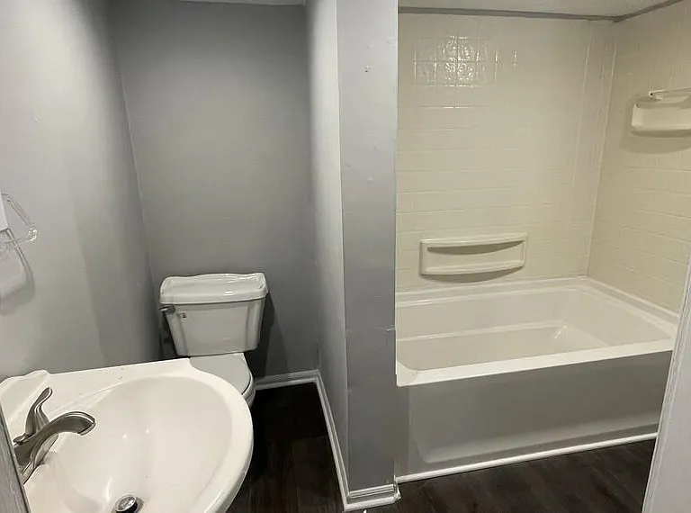 2228 Liberty St — Photo 9