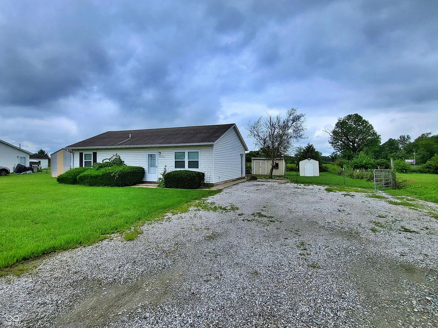 3 bed, 1.0 bath, 1040 sqft, $1,400 — Photo 2