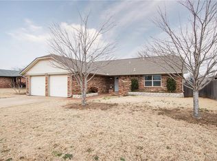 1105 N Patterson Dr, Moore, OK 73160