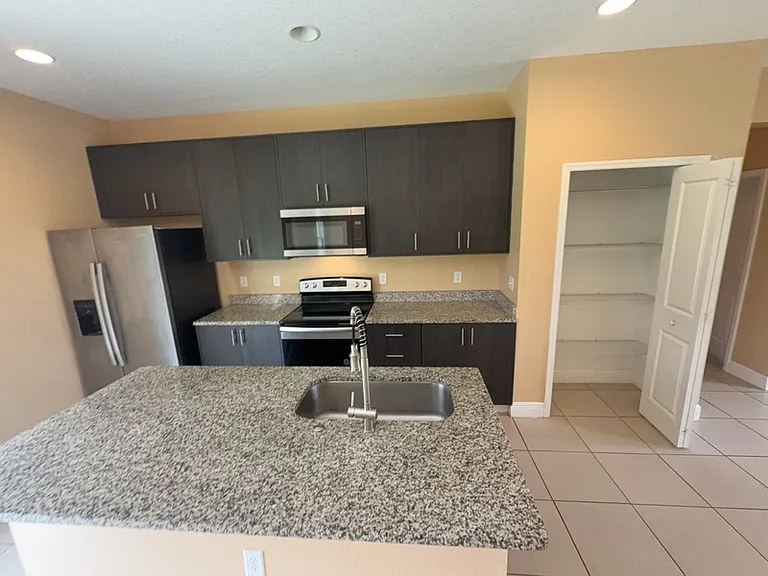 5017 SW 165th Street Rd — Photo 3